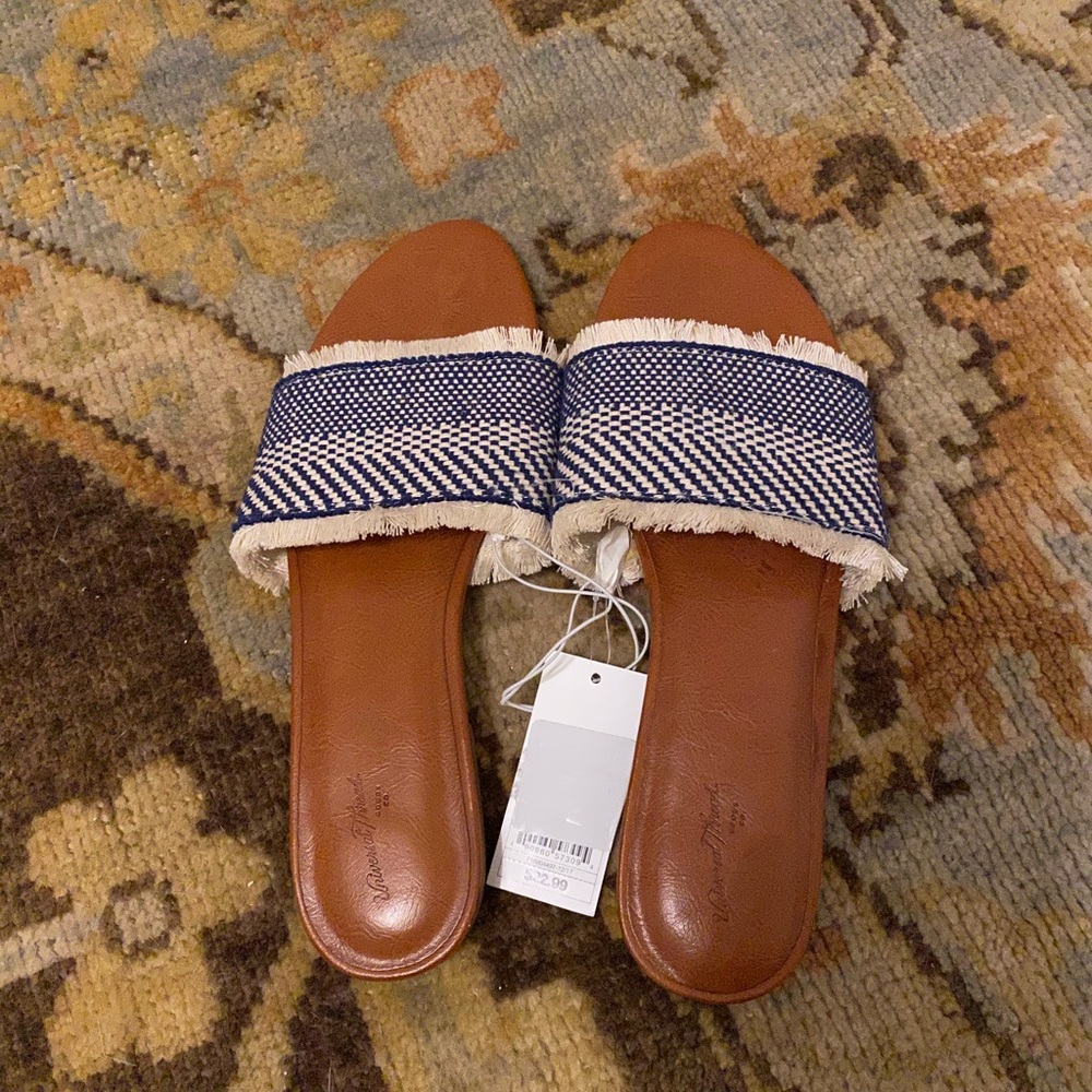 Sandals - Picture 2 of 3